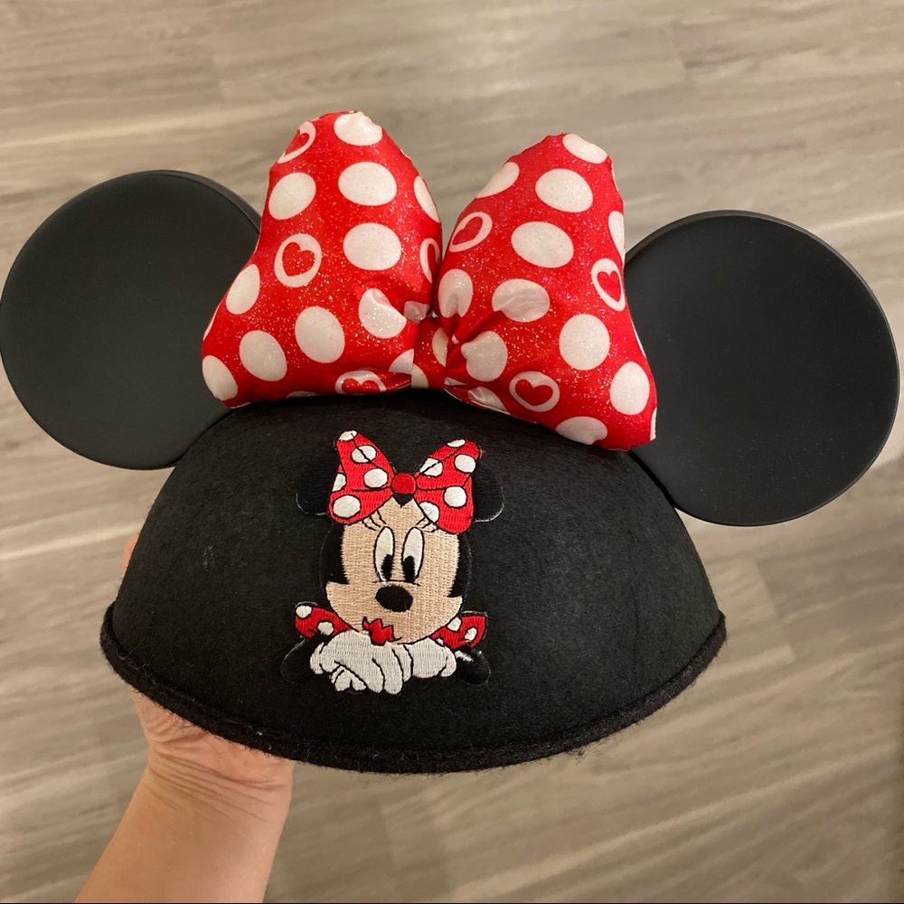(Moving sale: 4 days left) Like new: Disney Mikey Mouse Hat